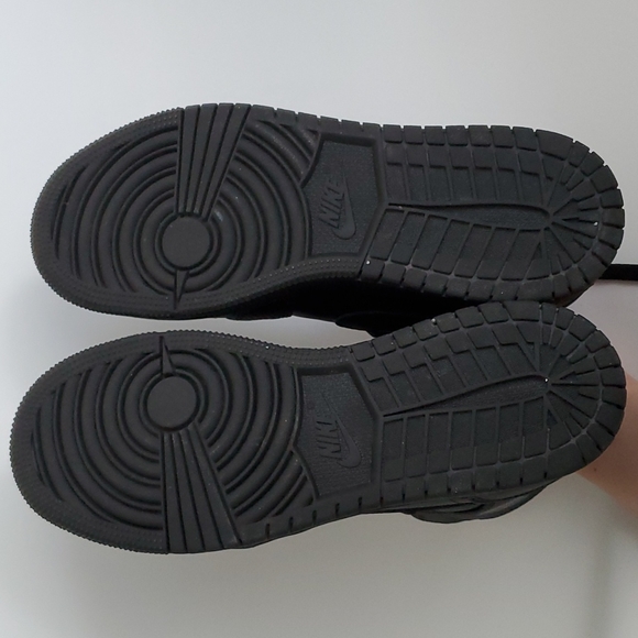 Nike Air Jordan 1 Mid - Picture 4 of 5